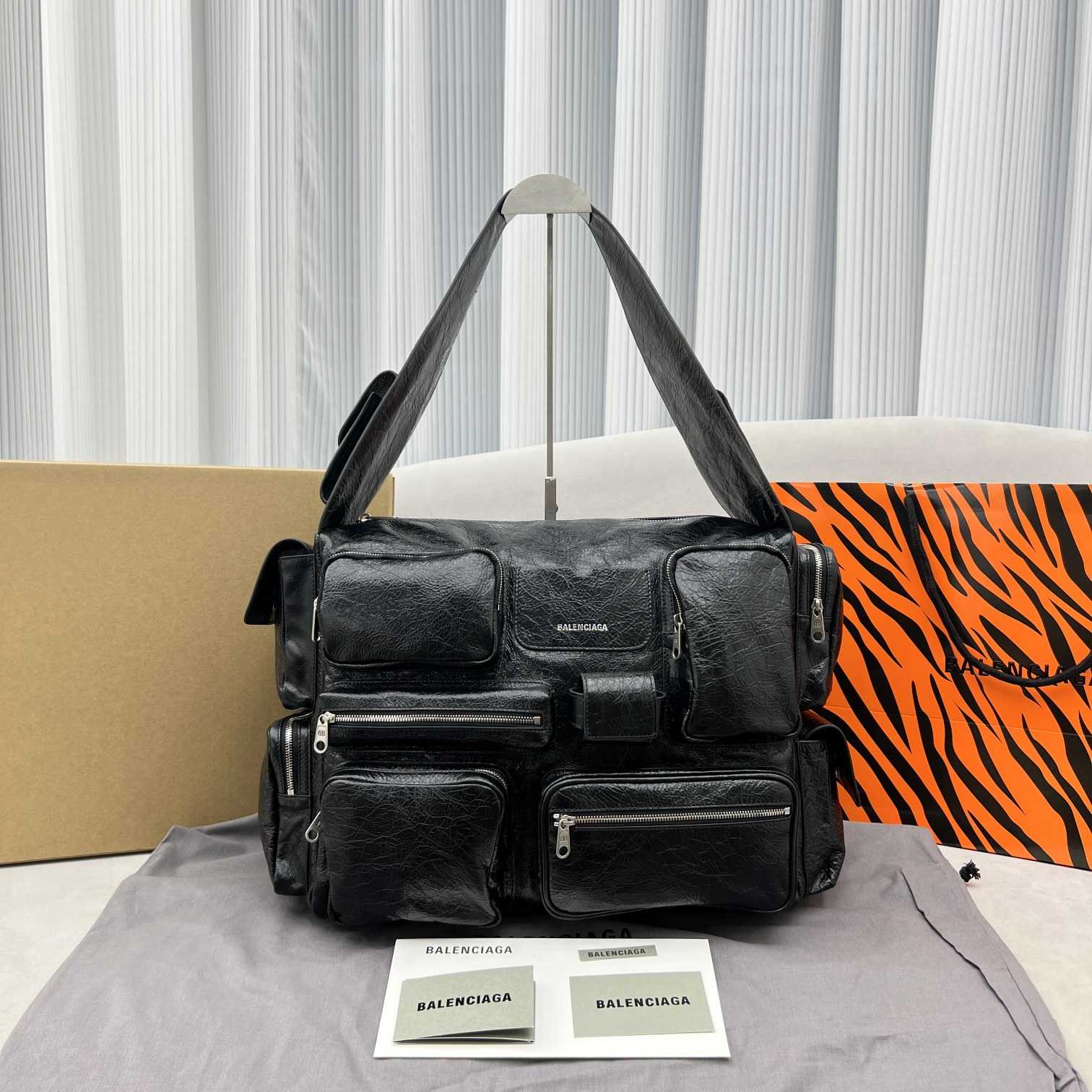 Balenciaga Logo Zipped Shoulder Bag(40x28x18cm) - FashionPlug