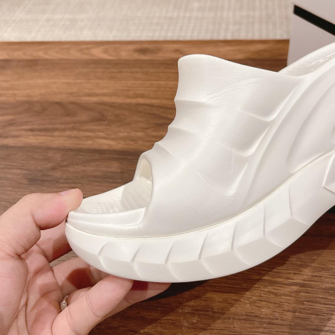 Givenchy Marshmallow Wedge sandals In Rubber - FashionPlug