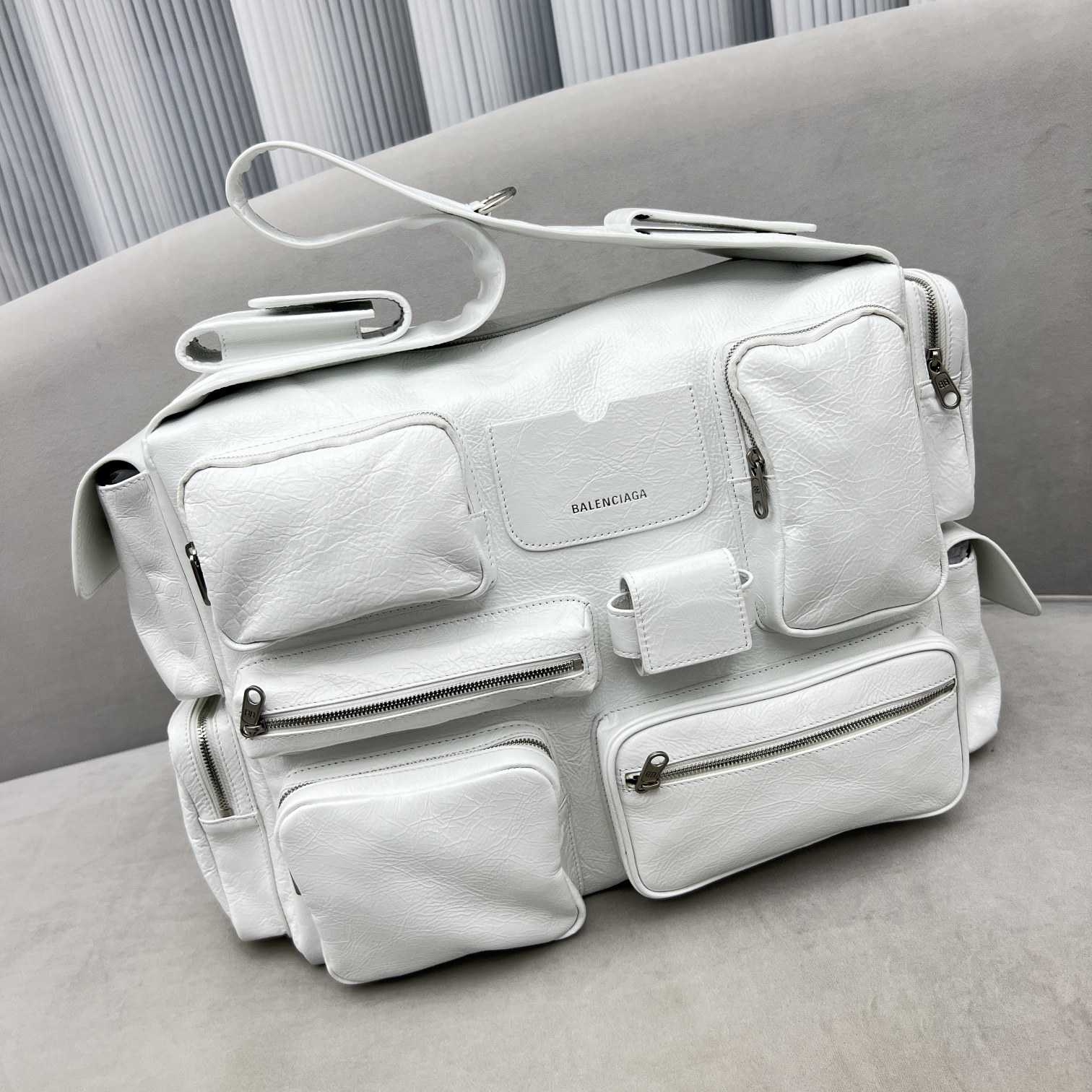 Balenciaga Logo Zipped Shoulder Bag(40x28x18cm) - FashionPlug