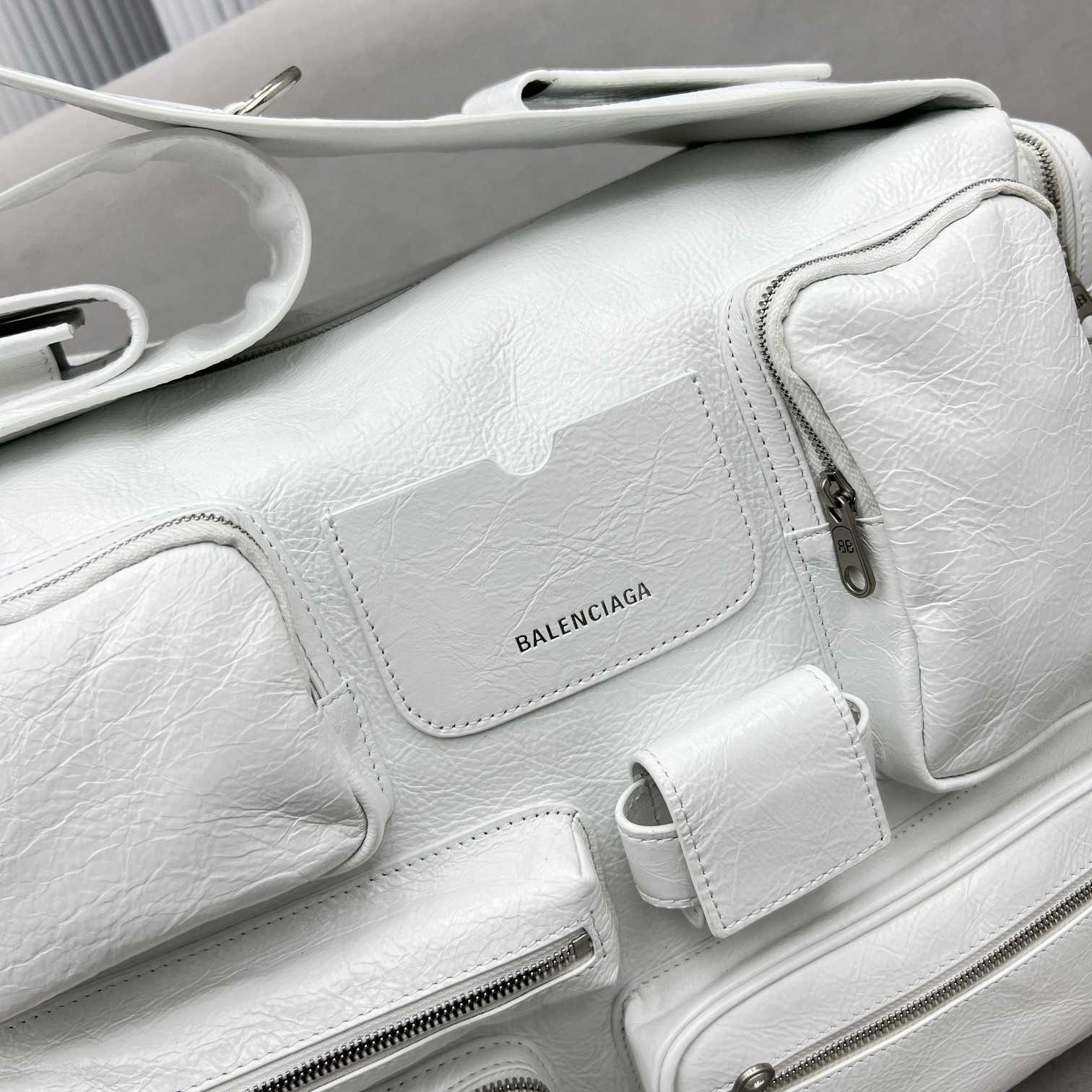 Balenciaga Logo Zipped Shoulder Bag(40x28x18cm) - FashionPlug