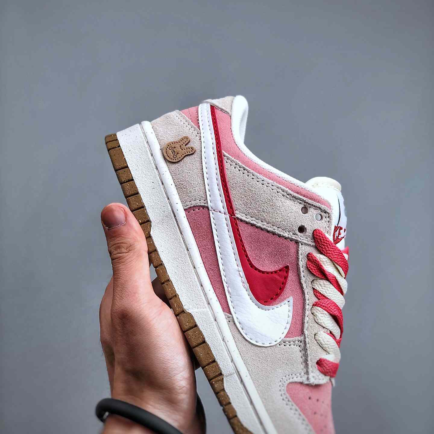 Nike Dunk Low SE Sneaker        DO9457-117 - FashionPlug
