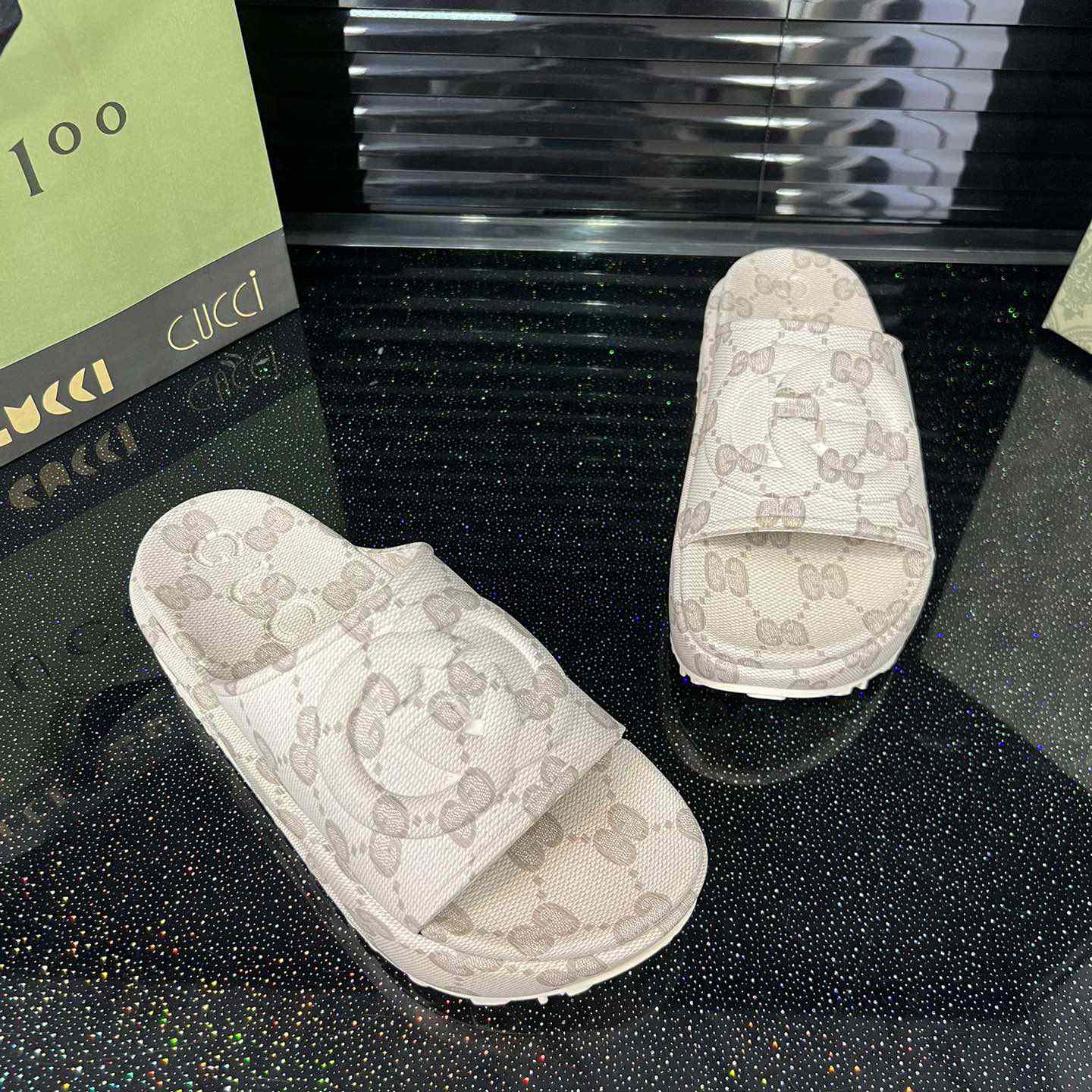 Gucci Women's Slide Sandal With Interlocking G - FashionPlug
