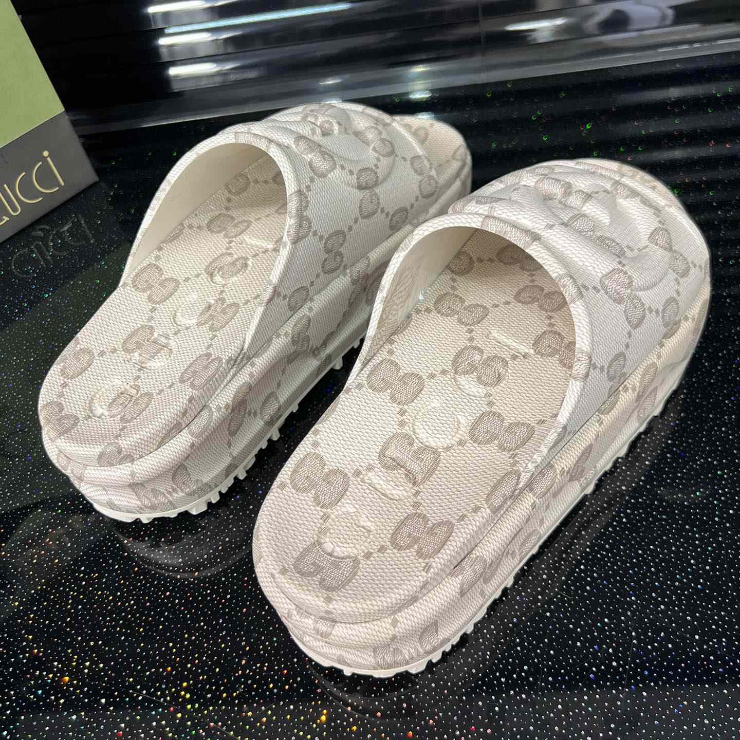 Gucci Women's Slide Sandal With Interlocking G - FashionPlug