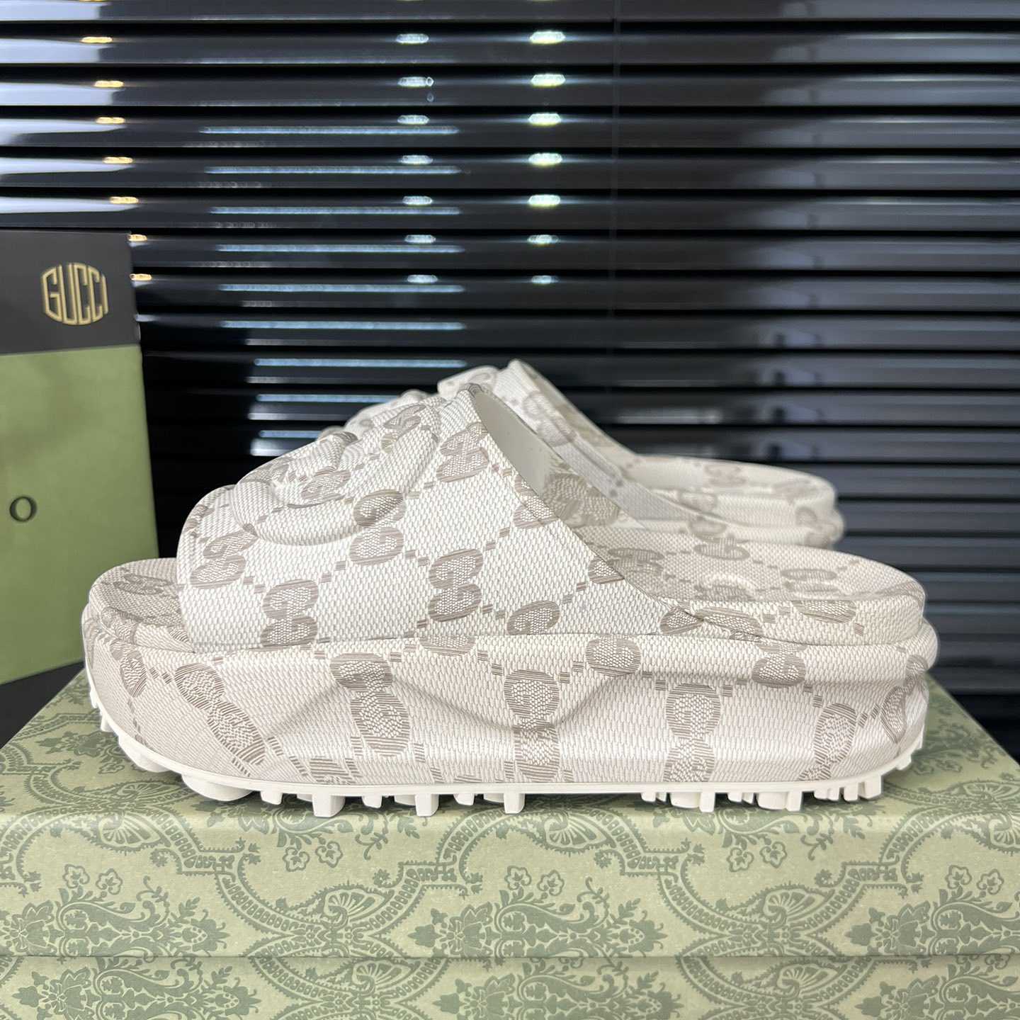 Gucci Women's Slide Sandal With Interlocking G - FashionPlug