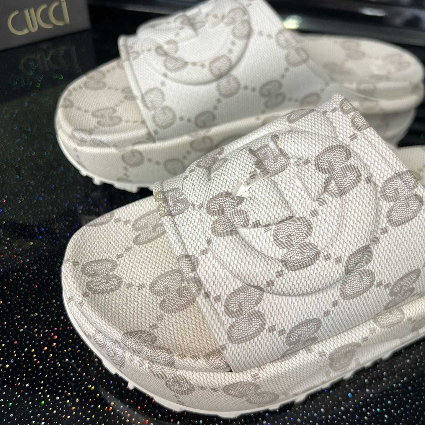 Gucci Women's Slide Sandal With Interlocking G - FashionPlug