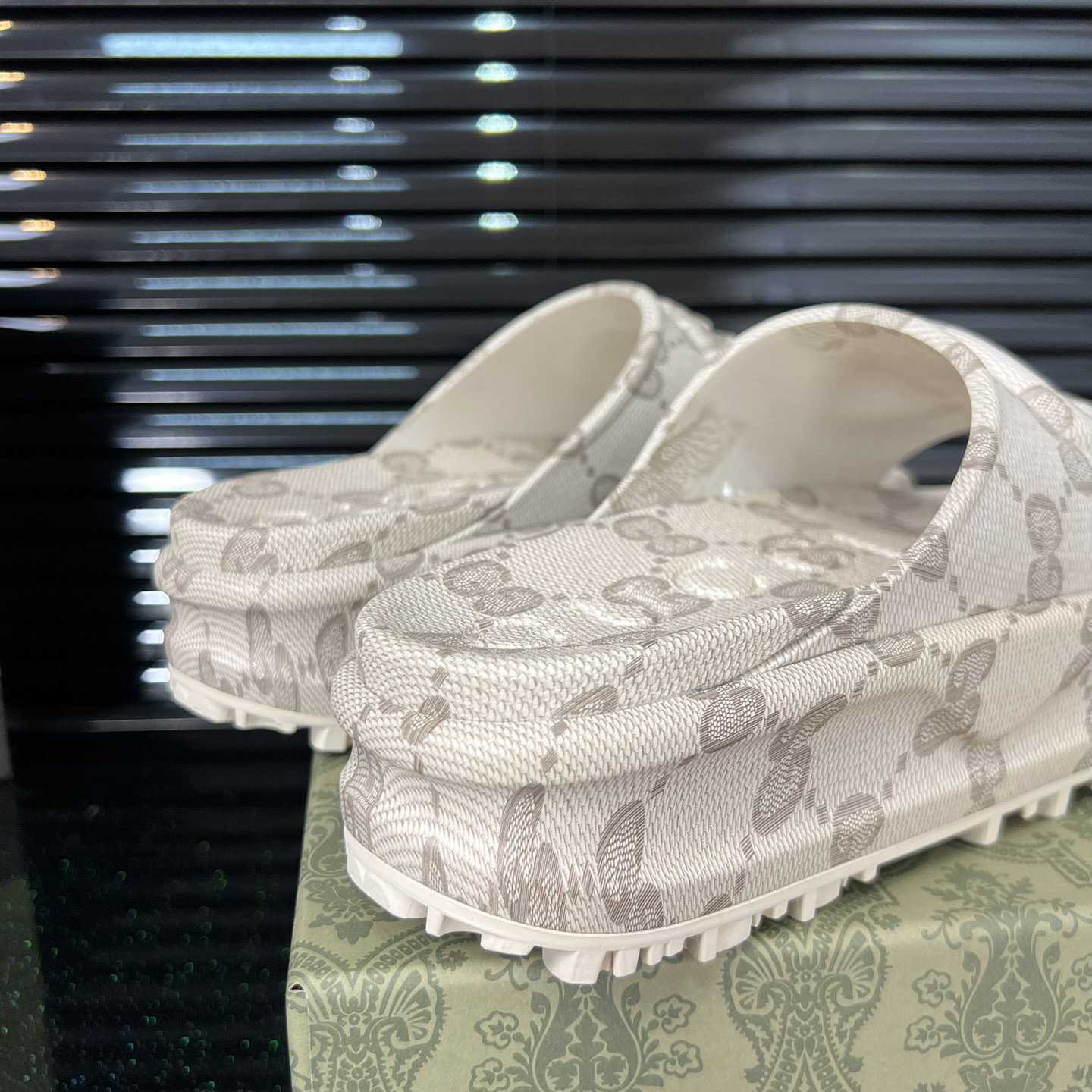 Gucci Women's Slide Sandal With Interlocking G - FashionPlug