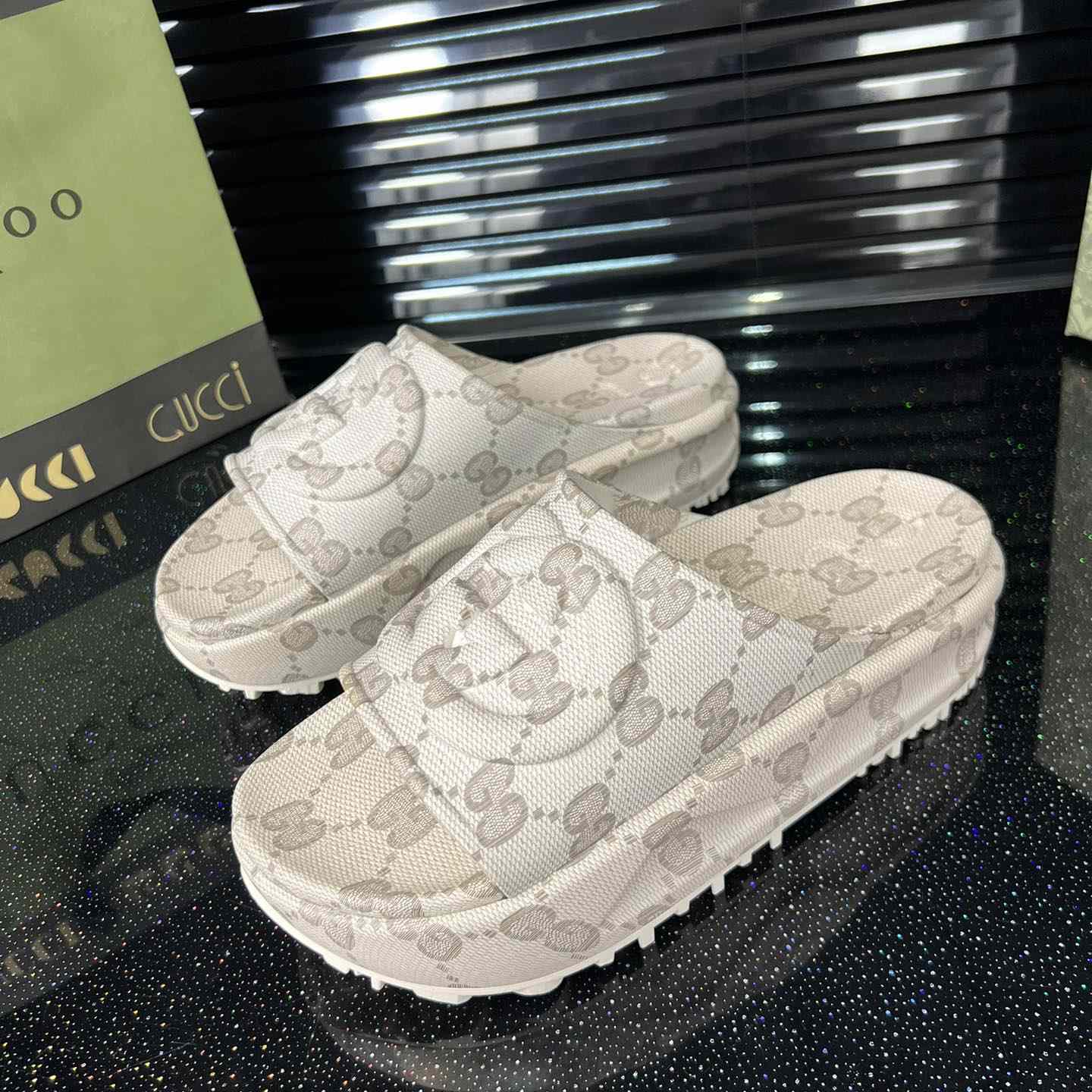 Gucci Women's Slide Sandal With Interlocking G - FashionPlug