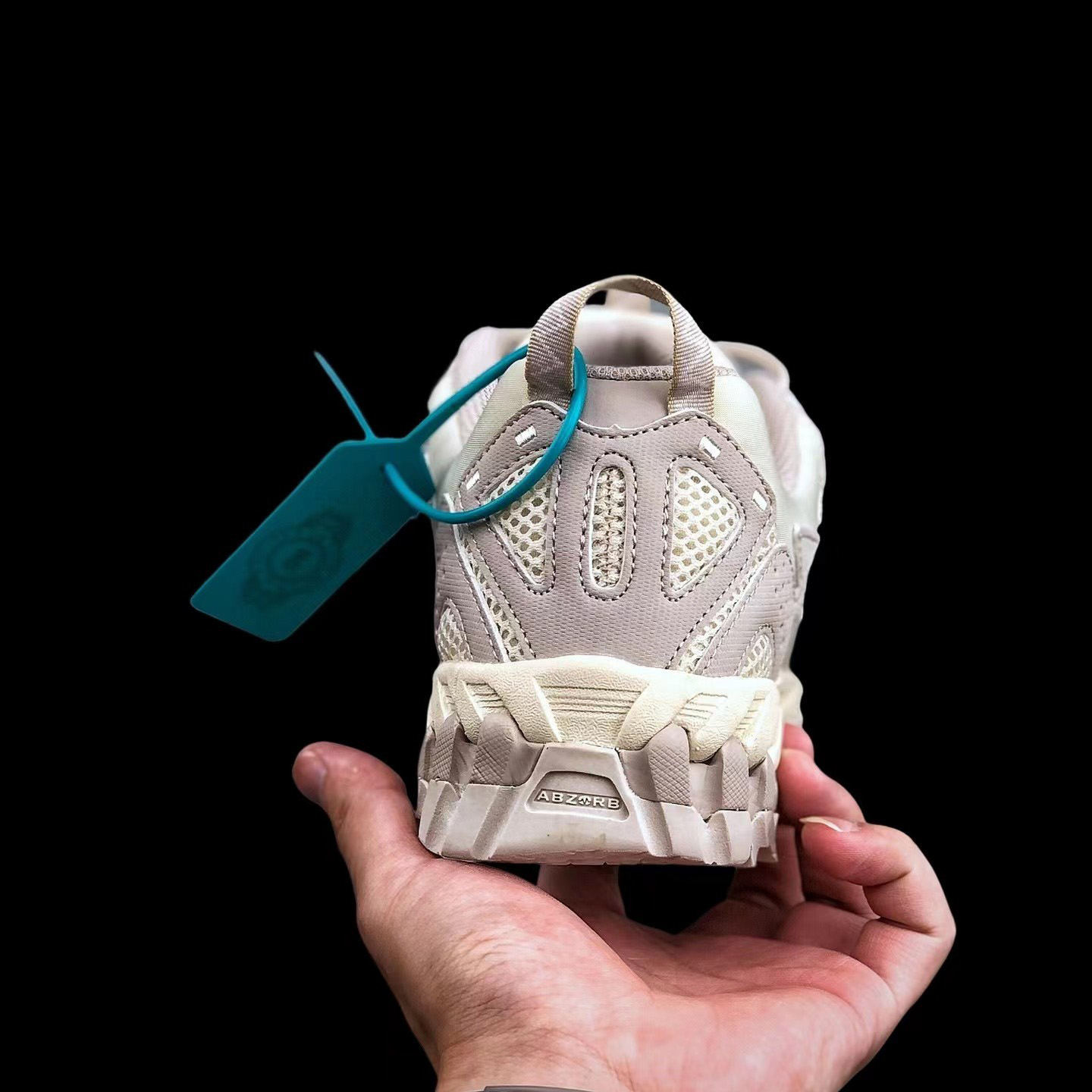 New Balance ML610 Sneakers    - FashionPlug