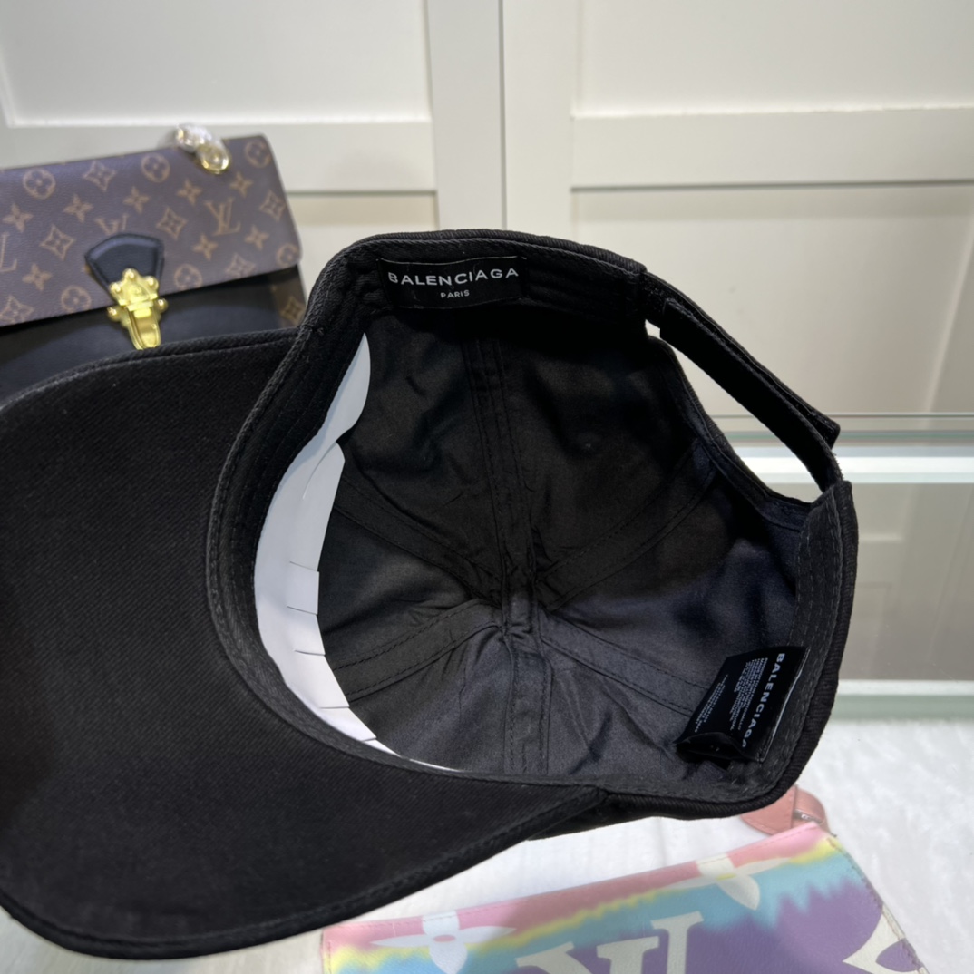 Balenciaga Hand Drawn BB Icon Cap In Black - FashionPlug