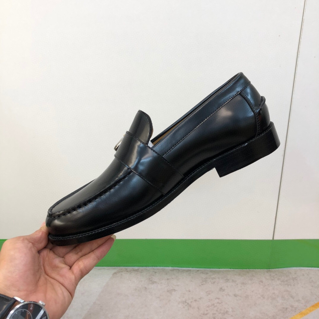 Gucci Logo-plaque Leather Loafers (Upon Uk Size) - FashionPlug