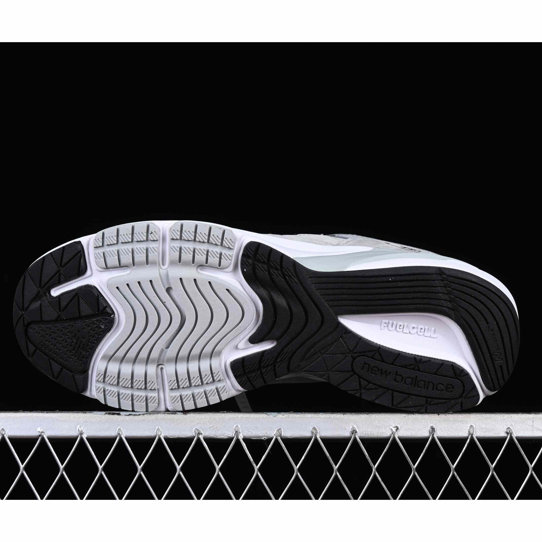 New Balance Made In USA M990  Sneaker  - FashionPlug