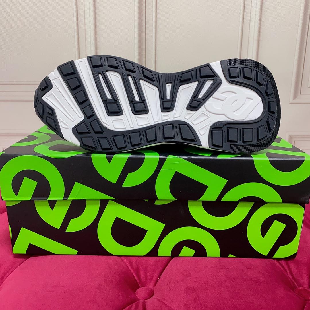 Dolce & Gabbana Fast Sneakers With Fusible Rhinestones - FashionPlug