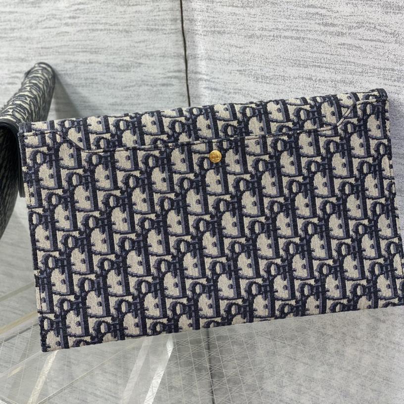 Dior 30 Montaigne Avenue Pouch With Flap  - FashionPlug