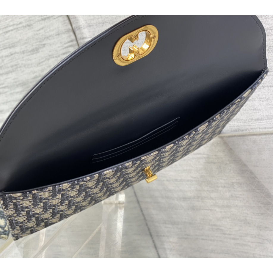 Dior 30 Montaigne Avenue Pouch With Flap  - FashionPlug