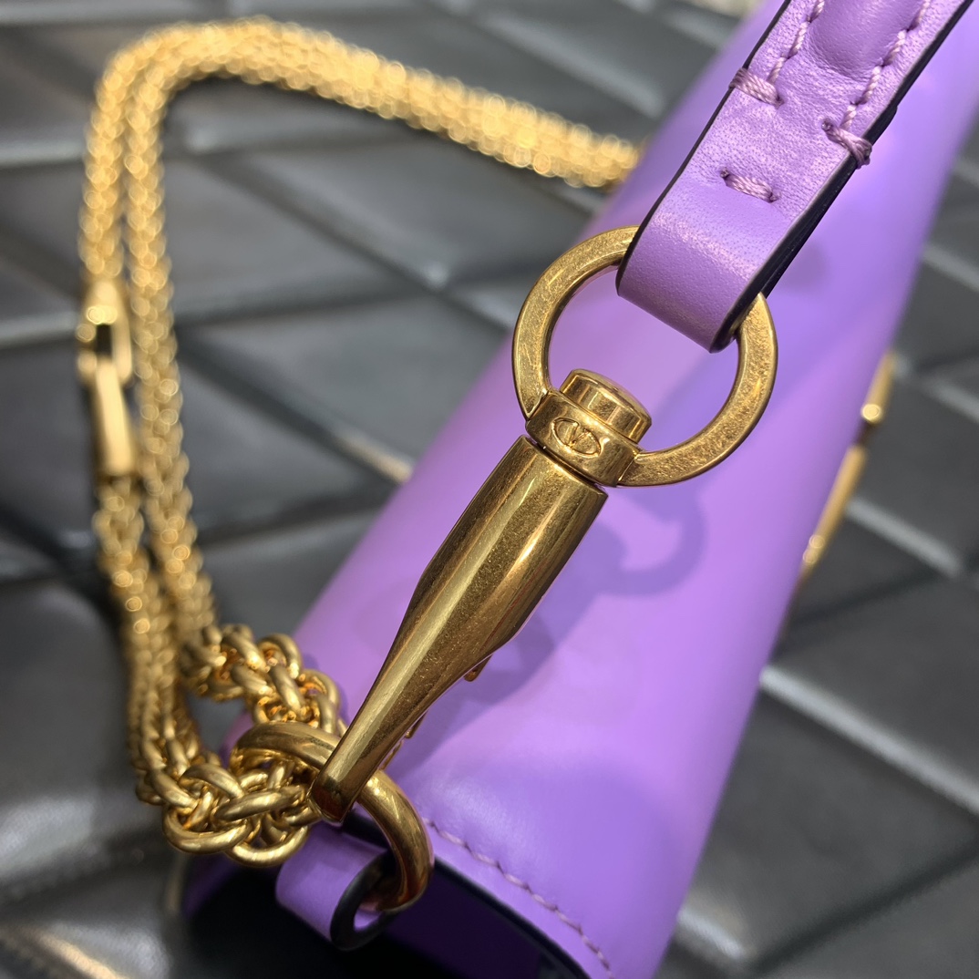 Valenti Garavani Locò Shoulder Bag (27-13-6cm) - FashionPlug