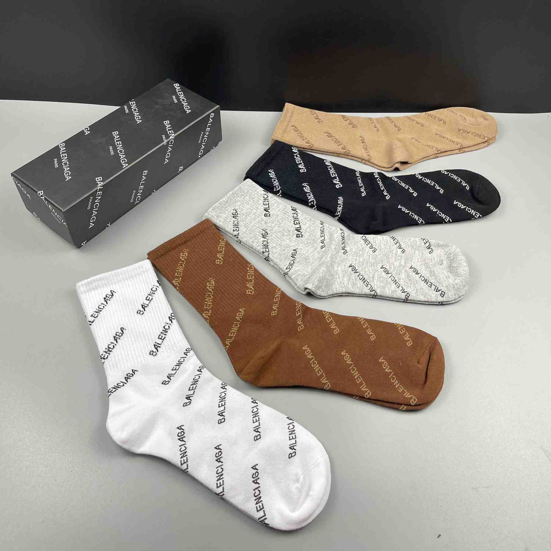 Balenciaga Socks/Box - FashionPlug