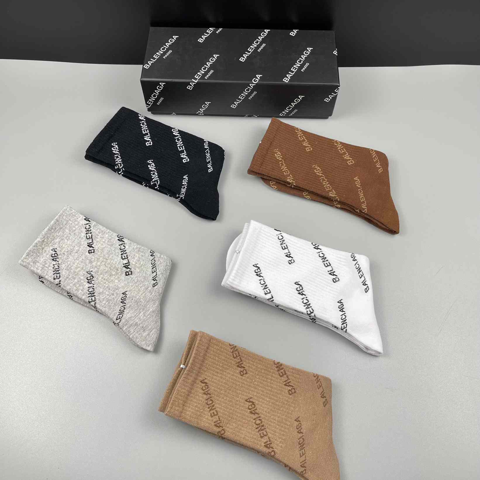Balenciaga Socks/Box - FashionPlug