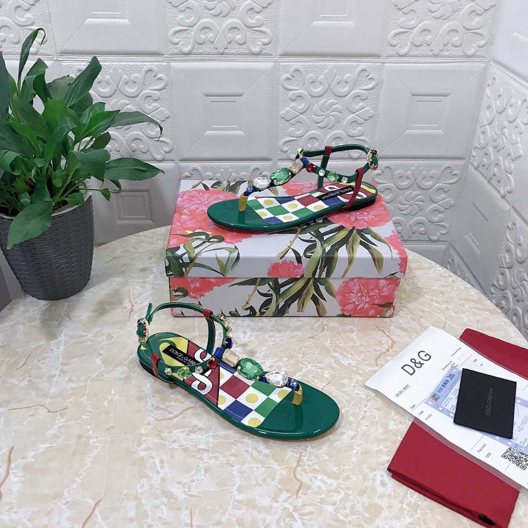Dolce & Gabbana Patent Leather Thong Sandals - FashionPlug