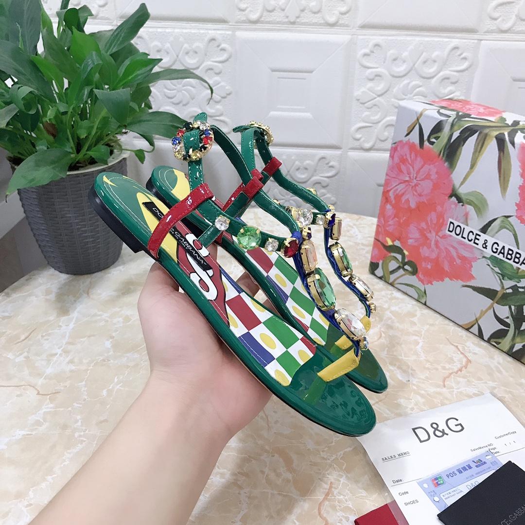 Dolce & Gabbana Patent Leather Thong Sandals - FashionPlug