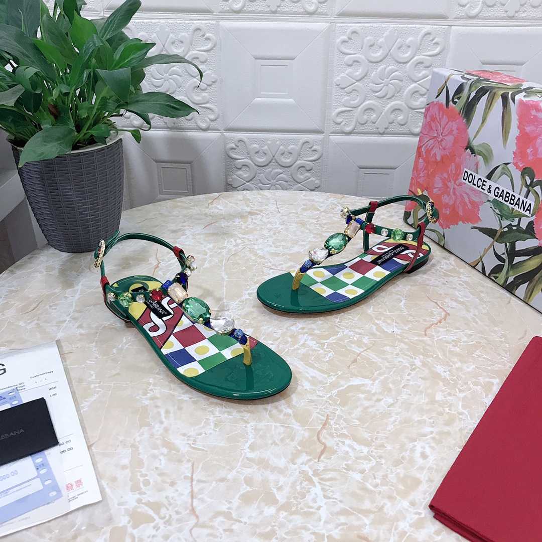 Dolce & Gabbana Patent Leather Thong Sandals - FashionPlug