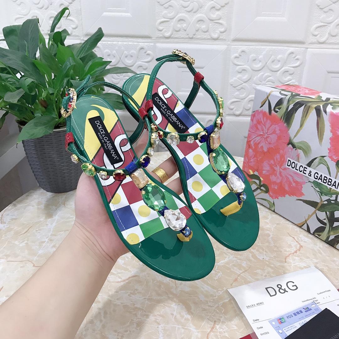 Dolce & Gabbana Patent Leather Thong Sandals - FashionPlug