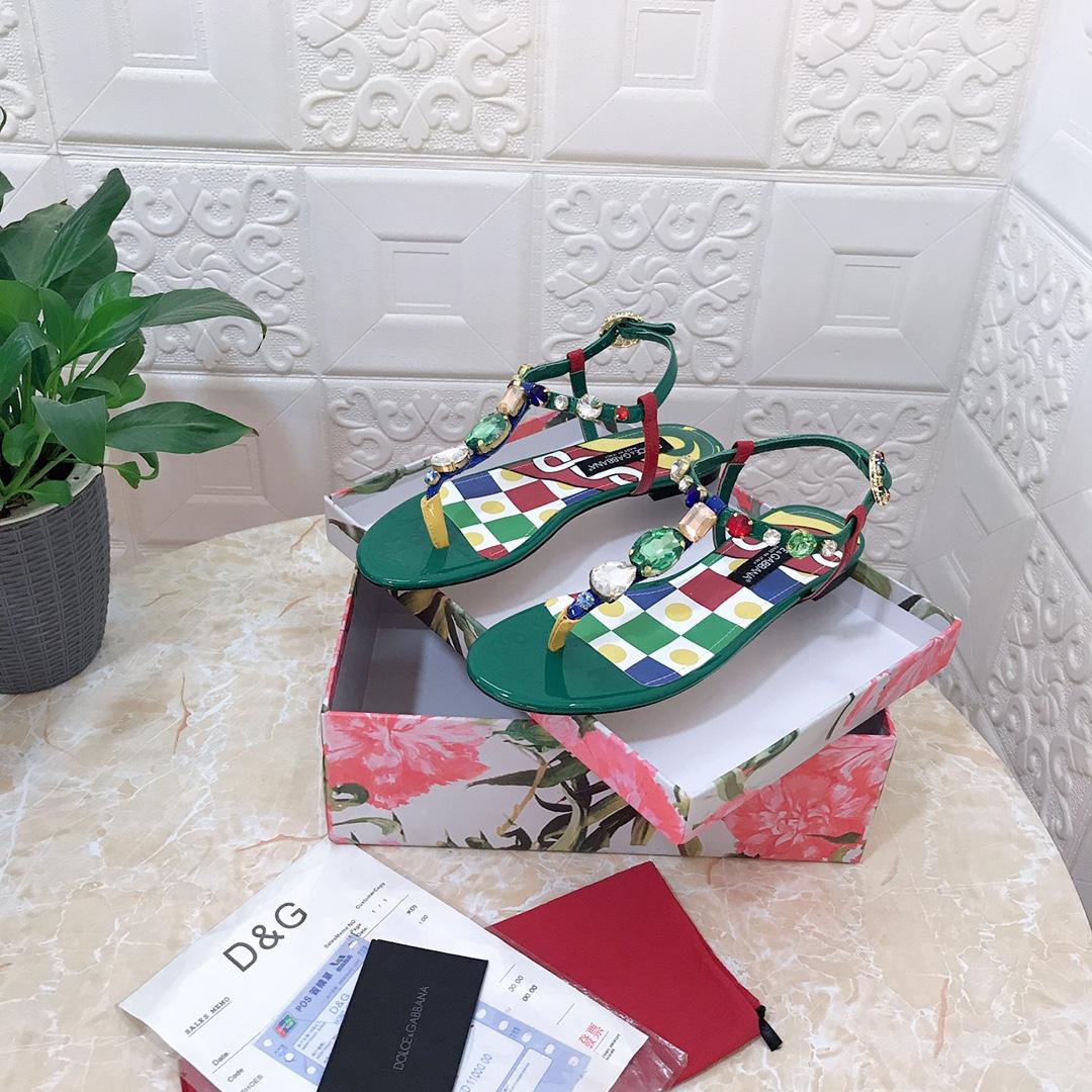 Dolce & Gabbana Patent Leather Thong Sandals - FashionPlug