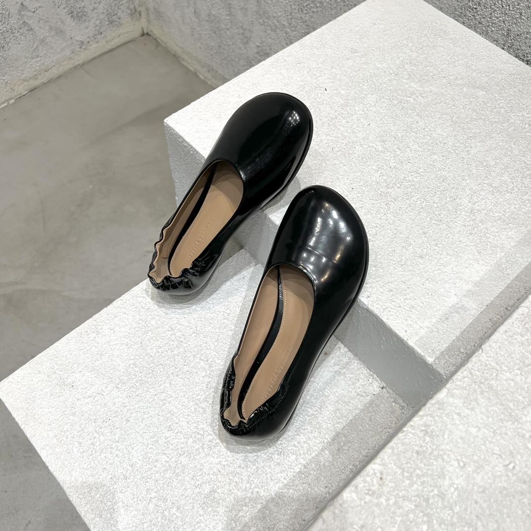 Bottega Veneta Atomic Ballerina Flat - FashionPlug