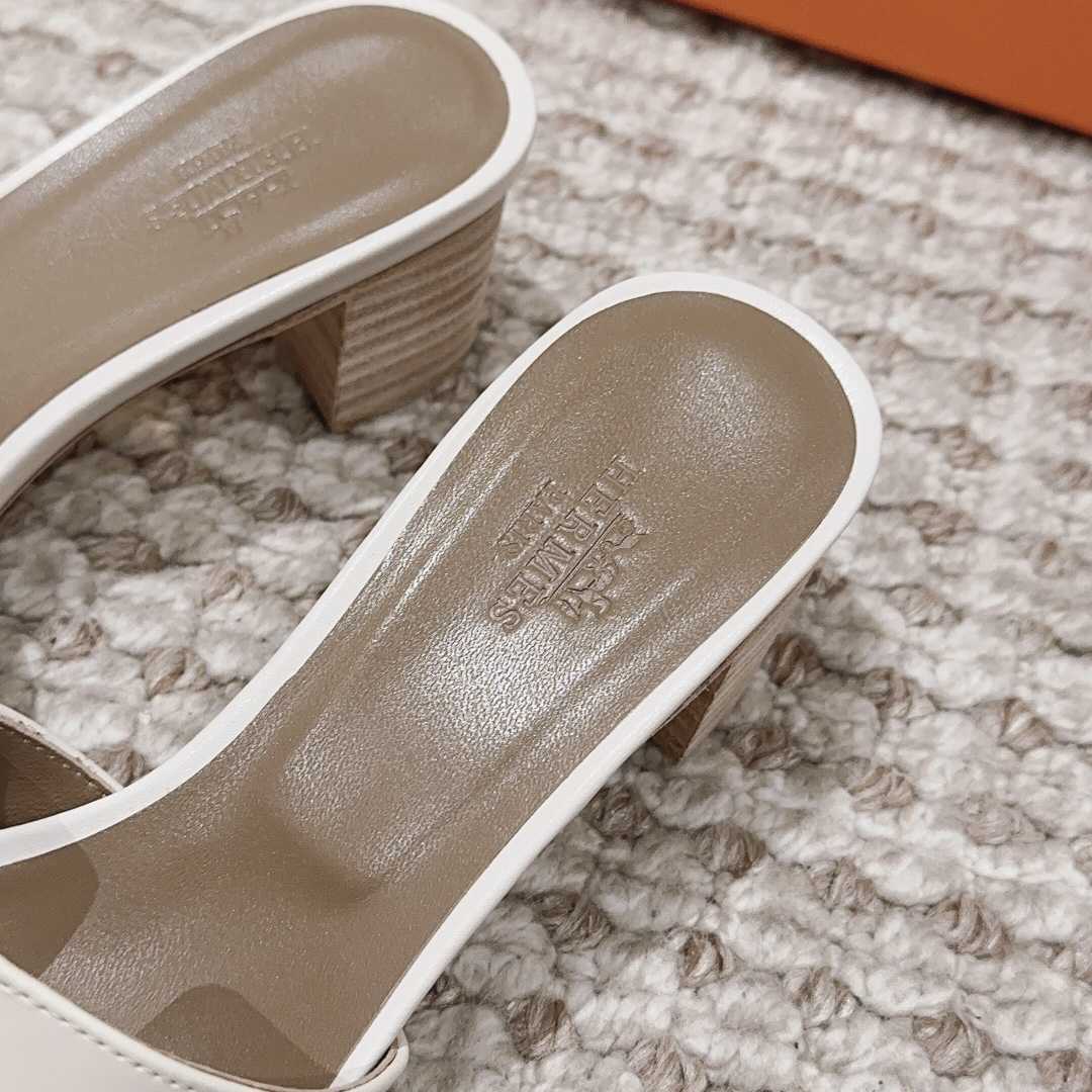 Hermes Oasis Sandal - FashionPlug