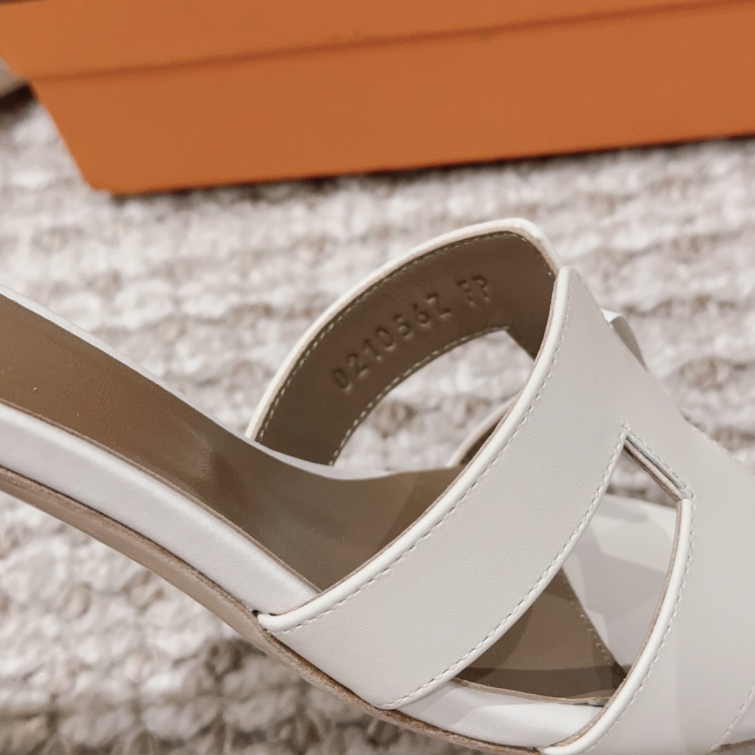 Hermes Oasis Sandal - FashionPlug