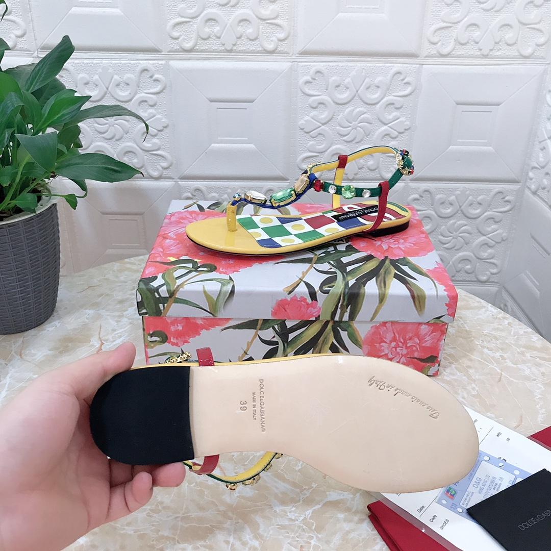 Dolce & Gabbana Patent Leather Thong Sandals - FashionPlug
