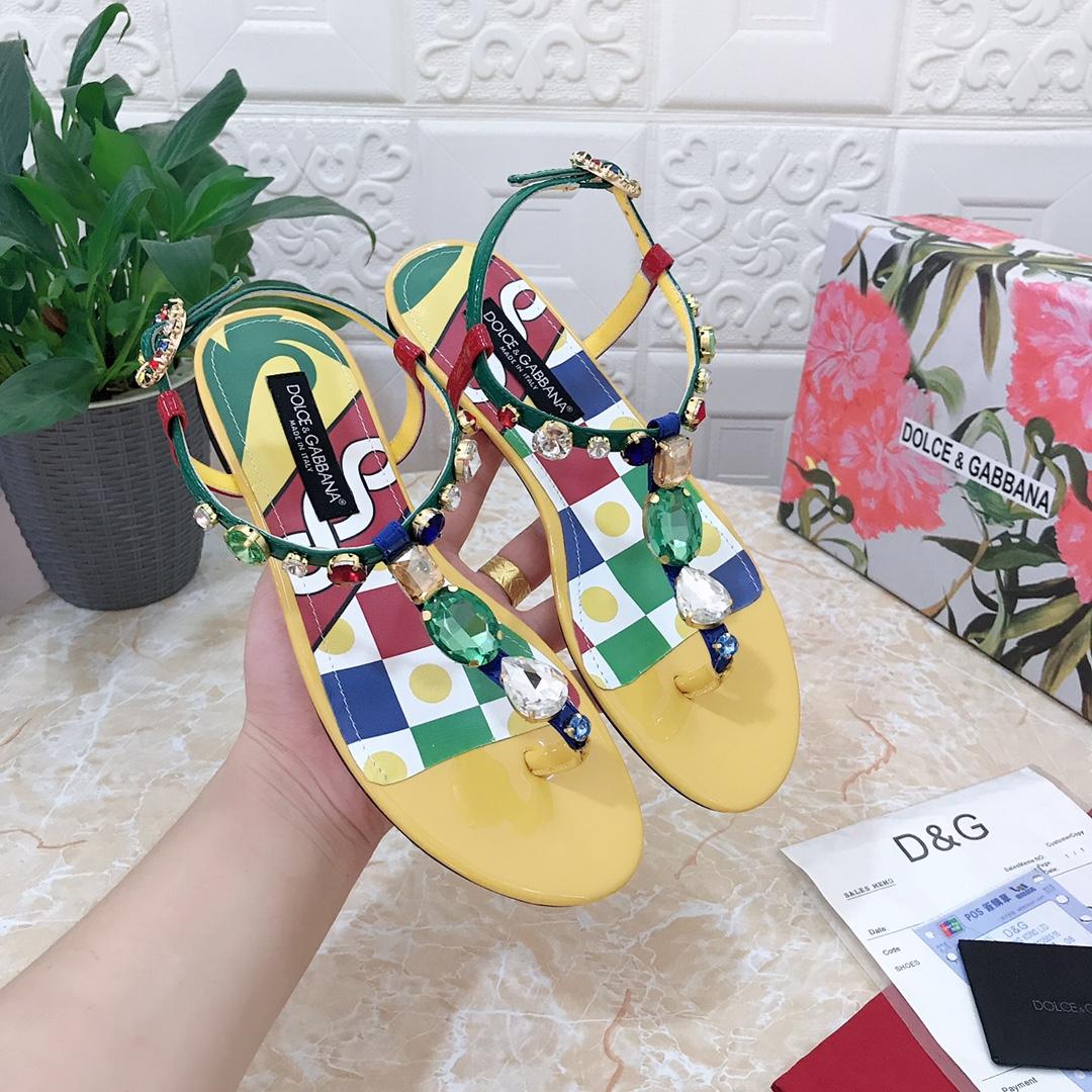 Dolce & Gabbana Patent Leather Thong Sandals - FashionPlug