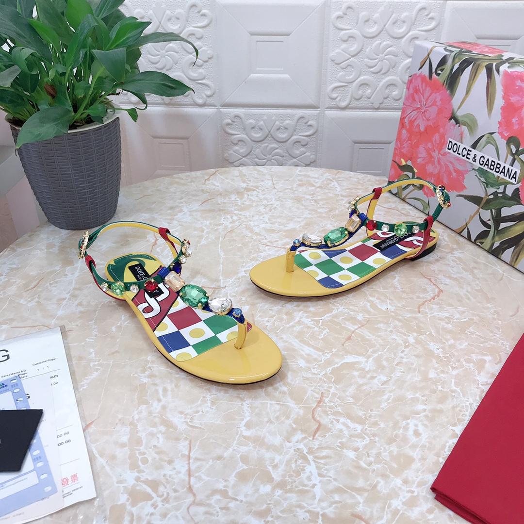 Dolce & Gabbana Patent Leather Thong Sandals - FashionPlug