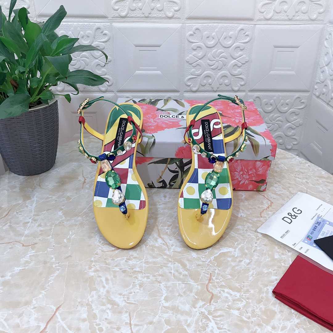 Dolce & Gabbana Patent Leather Thong Sandals - FashionPlug