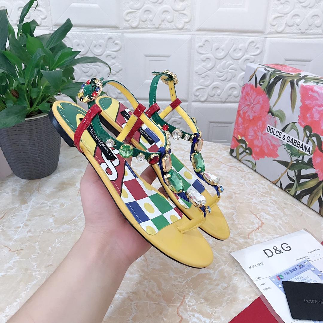Dolce & Gabbana Patent Leather Thong Sandals - FashionPlug