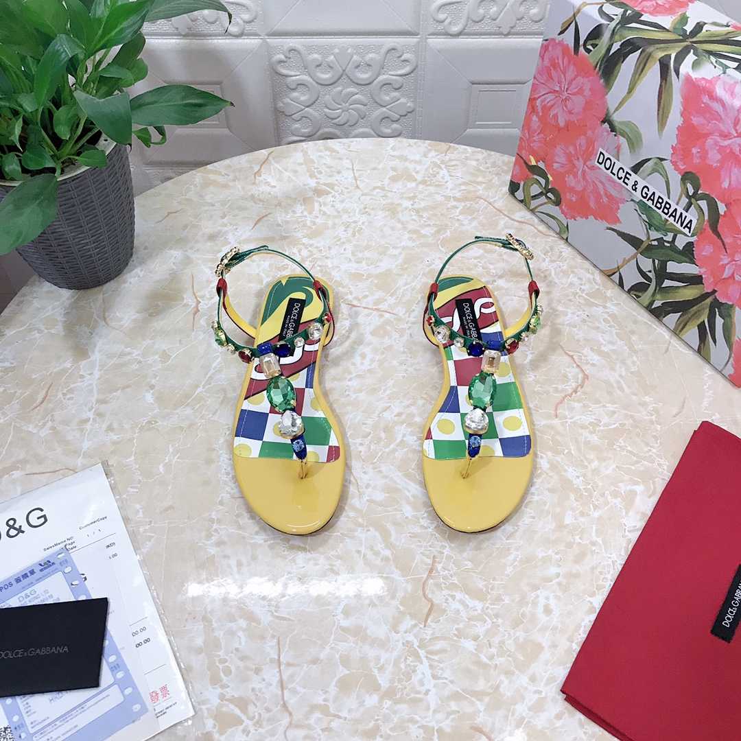 Dolce & Gabbana Patent Leather Thong Sandals - FashionPlug