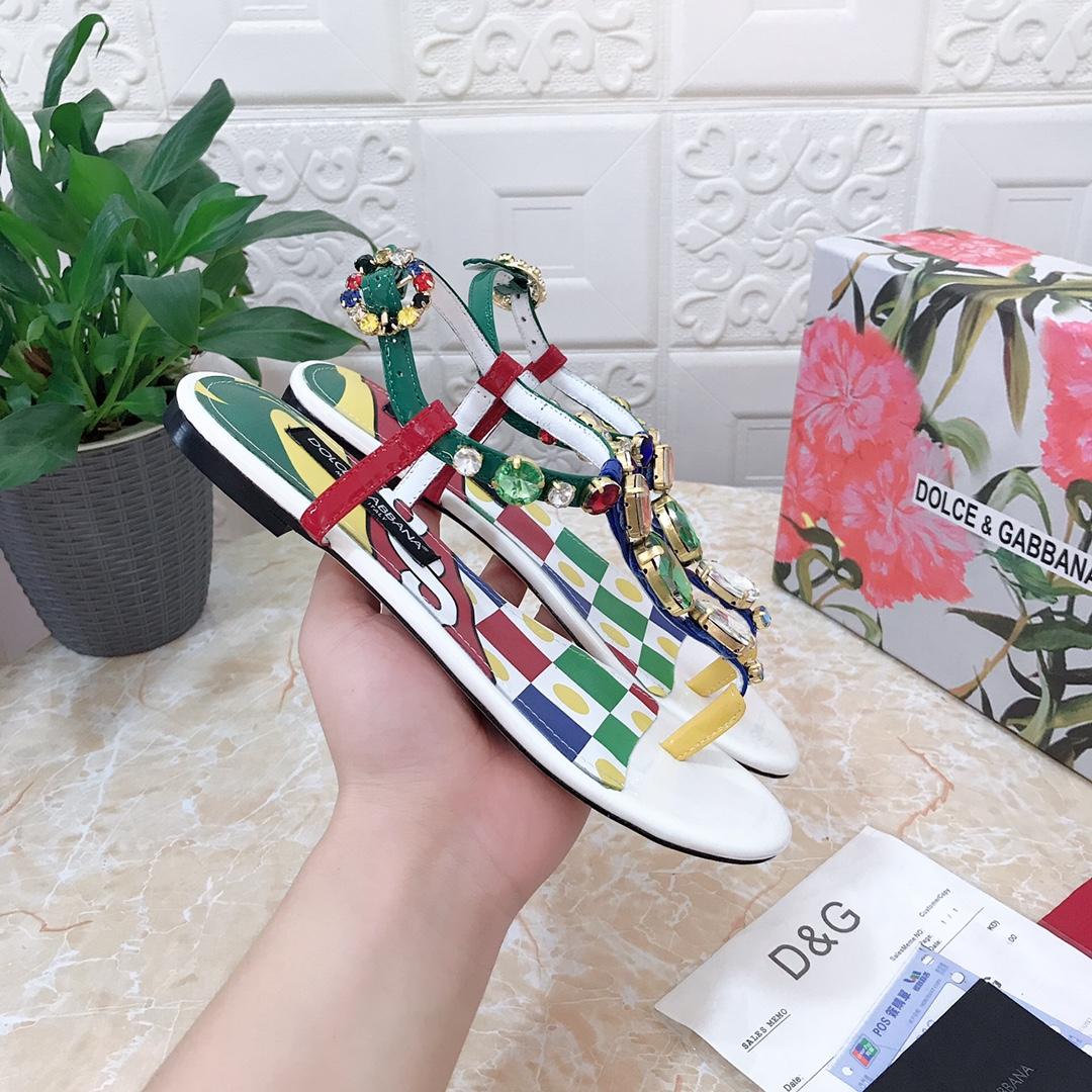 Dolce & Gabbana Patent Leather Thong Sandals - FashionPlug