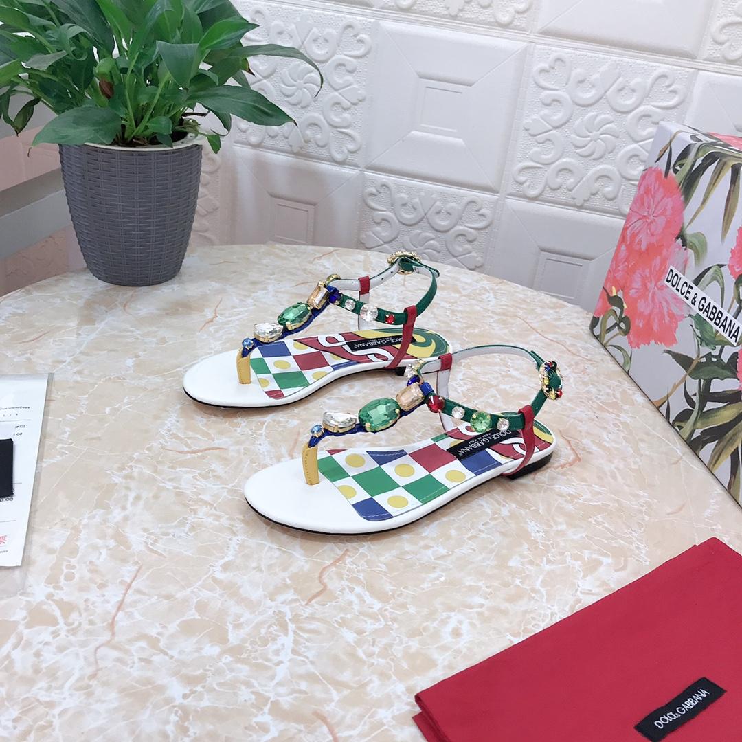 Dolce & Gabbana Patent Leather Thong Sandals - FashionPlug