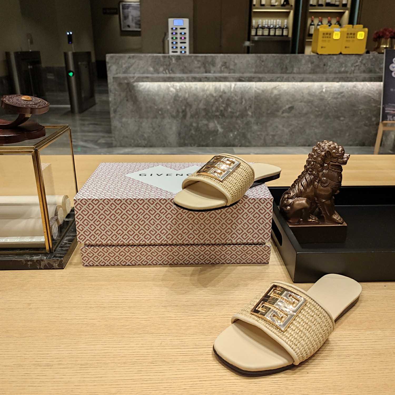 Givenchy 4G Flat Mules In Raffia - FashionPlug