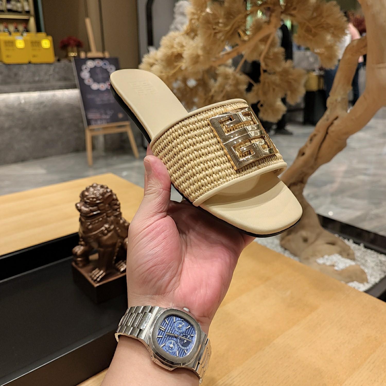 Givenchy 4G Flat Mules In Raffia - FashionPlug