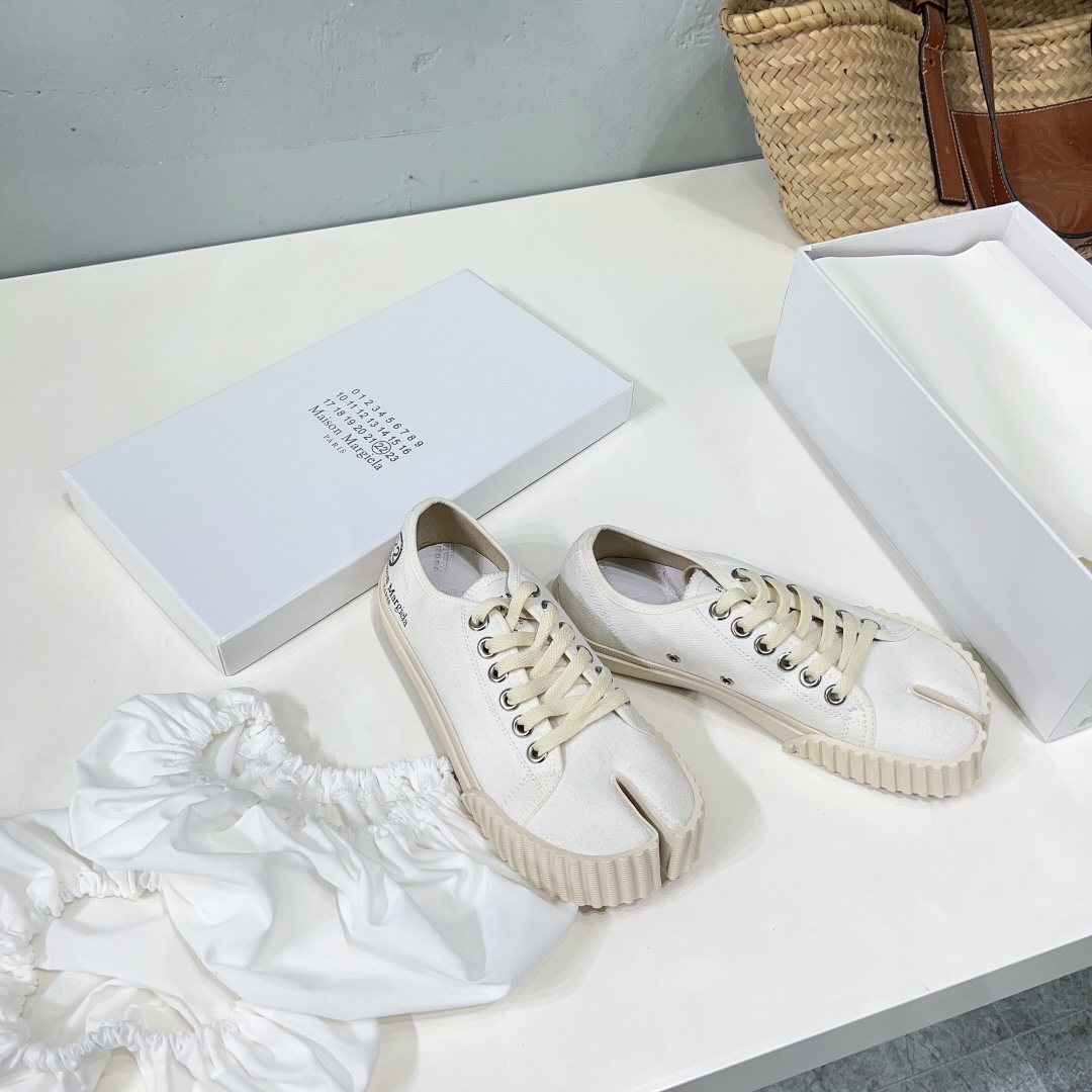 Maison Margiela Tabi Leather Sneakers - FashionPlug