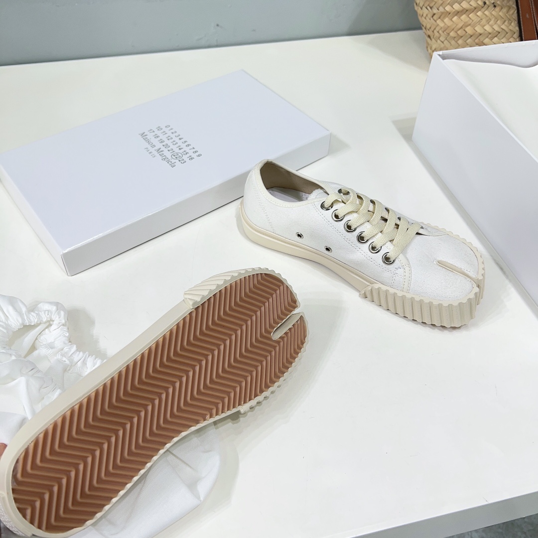 Maison Margiela Tabi Leather Sneakers - FashionPlug
