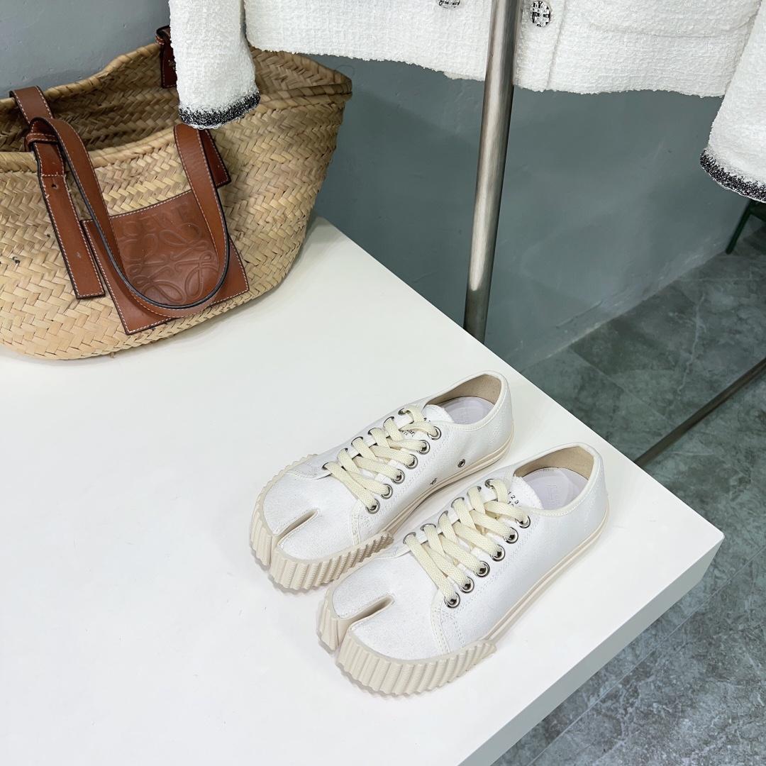 Maison Margiela Tabi Leather Sneakers - FashionPlug