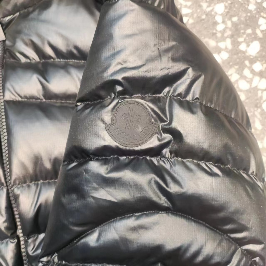 Moncler Narlay Short Down Jacket - FashionPlug