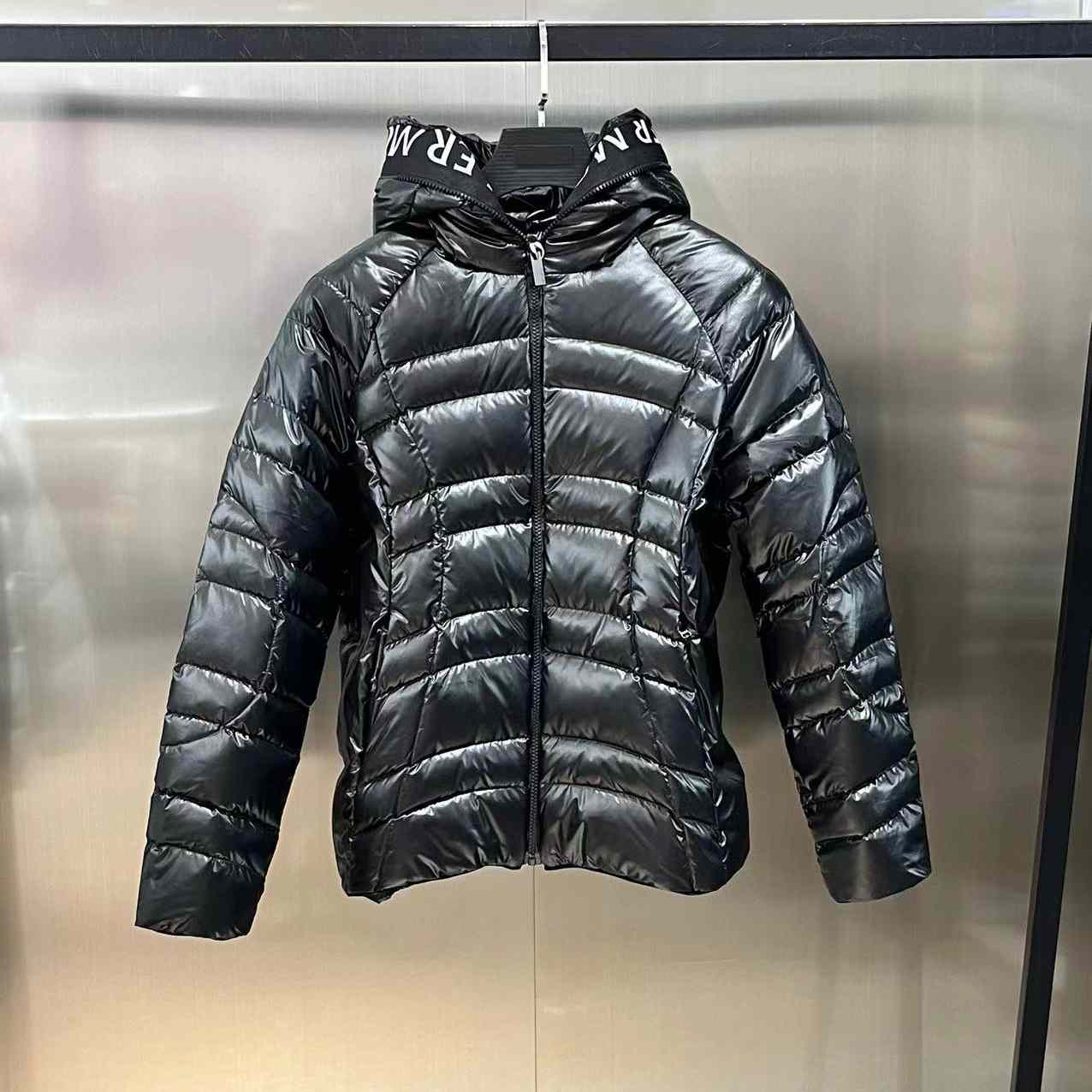 Moncler Narlay Short Down Jacket - FashionPlug