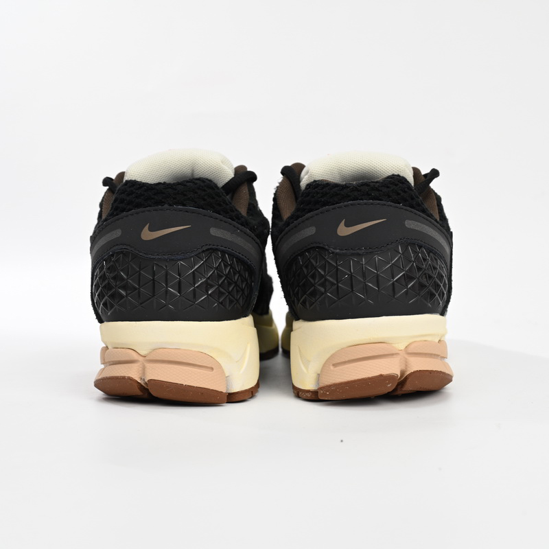 NikeAir Zoom Vomero 5 Pure Black Sneaker    FD0533-010  - FashionPlug