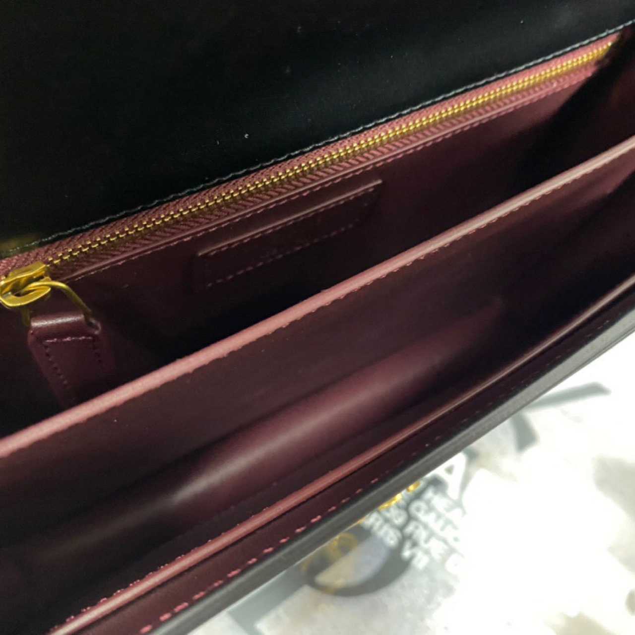 Saint Laurent Black Cassandra Bag (22-16.5-5.5cm) - FashionPlug