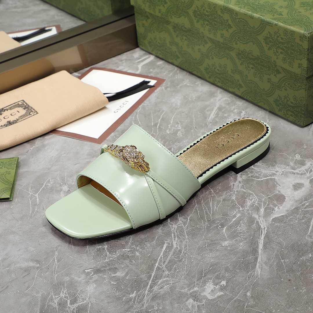 Gucci Women's Slide Sandal With Hardware - FashionPlug