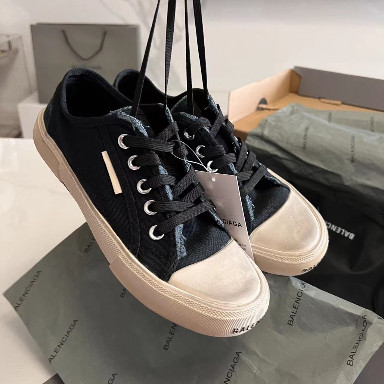 Balenciaga Paris Low Top Sneaker In Black  - FashionPlug