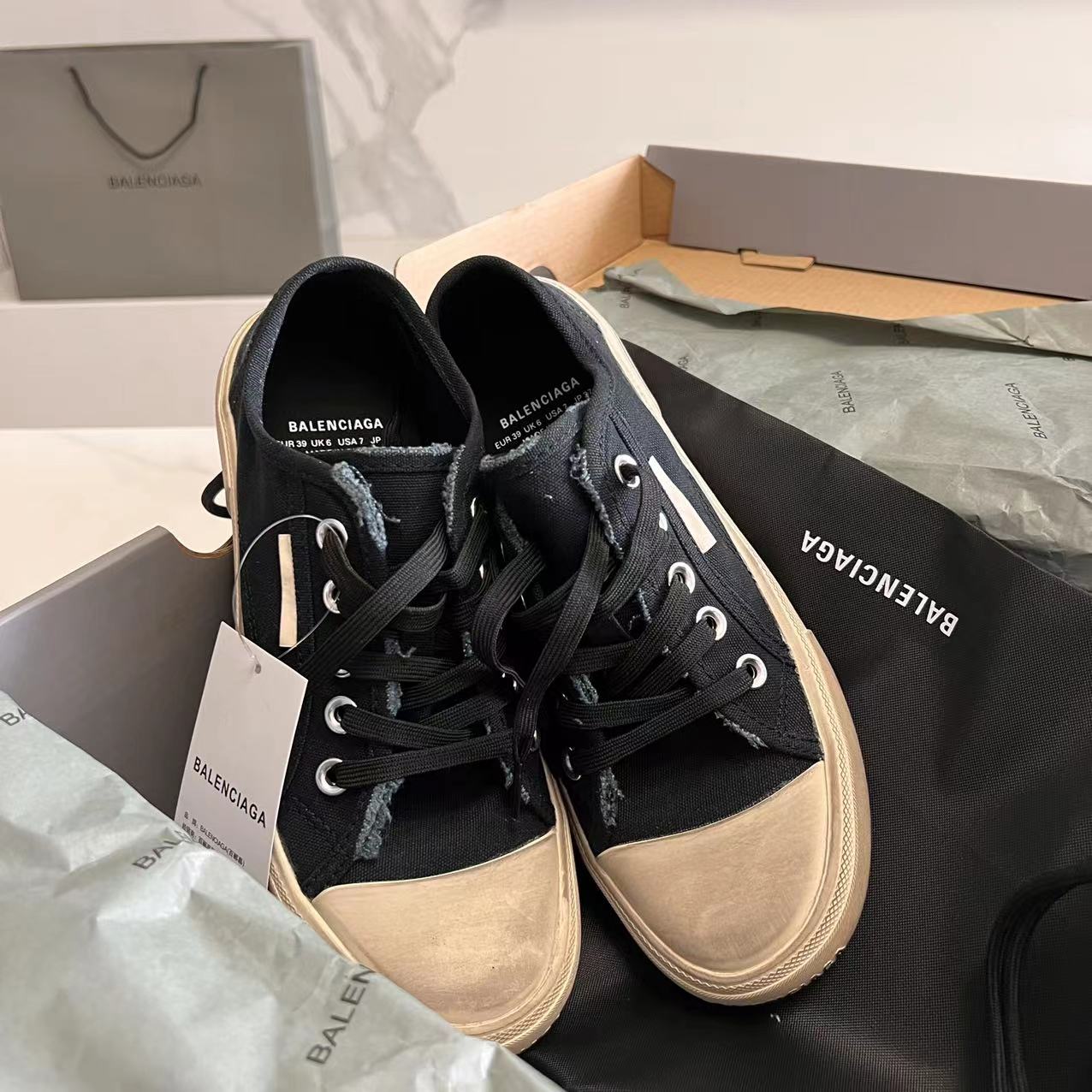 Balenciaga Paris Low Top Sneaker In Black  - FashionPlug