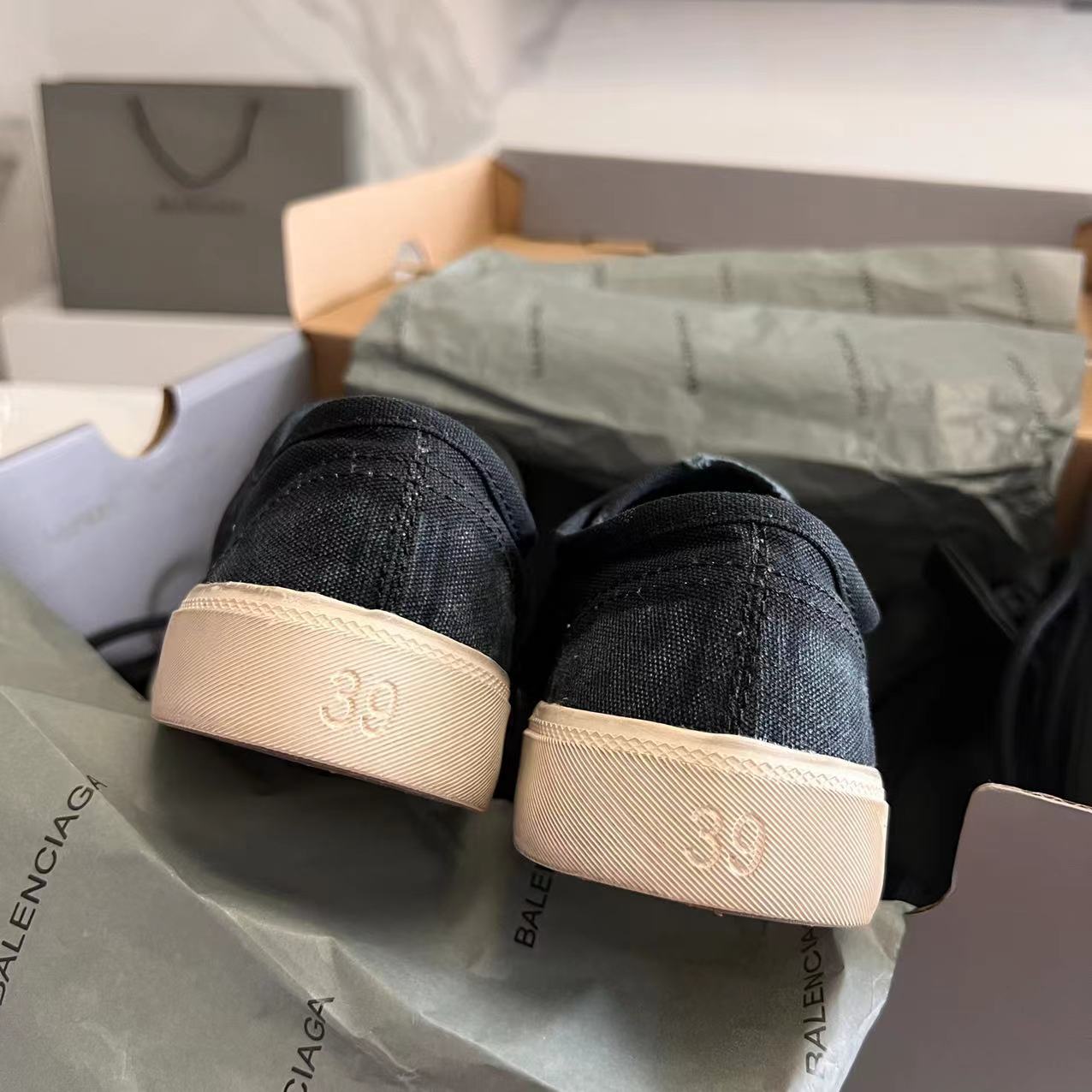 Balenciaga Paris Low Top Sneaker In Black  - FashionPlug